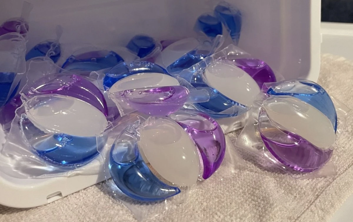 Waarom slimme huishoudens tegenwoordig een wascapsule in het toilet gooien