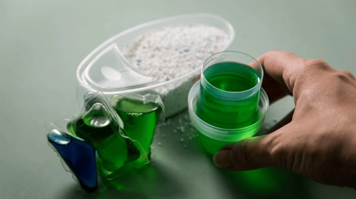 Waarom experts adviseren om die fles vloeibaar wasmiddel voortaan te laten staan