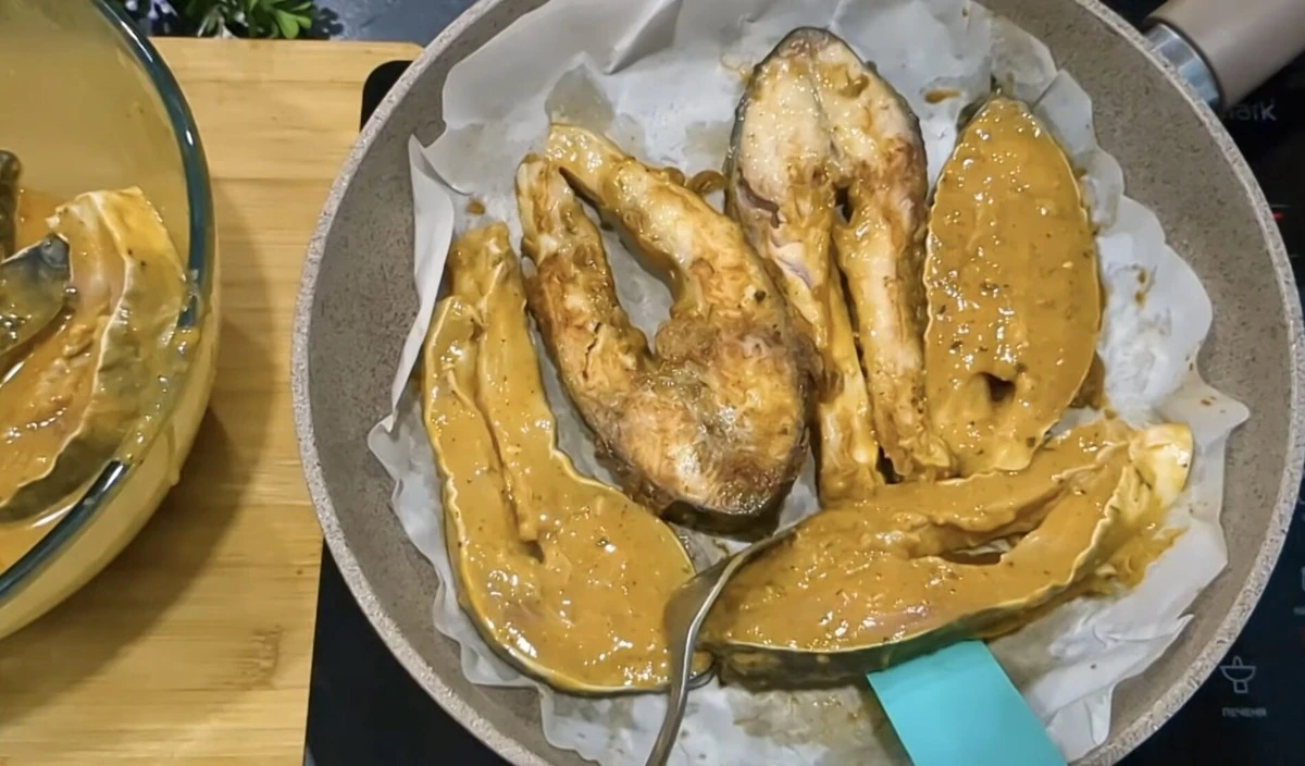 Waarom slimme koks tegenwoordig een velletje bakpapier in hun koekenpan leggen