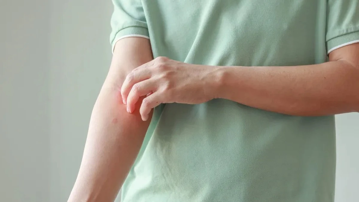 Waarom je huid altijd jeukt na het douchen (en het is niet de zeep)