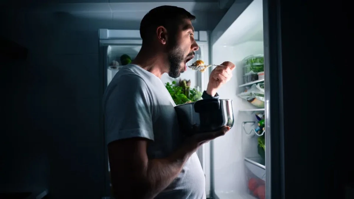 Waarom laat op de avond eten je niet dik maakt