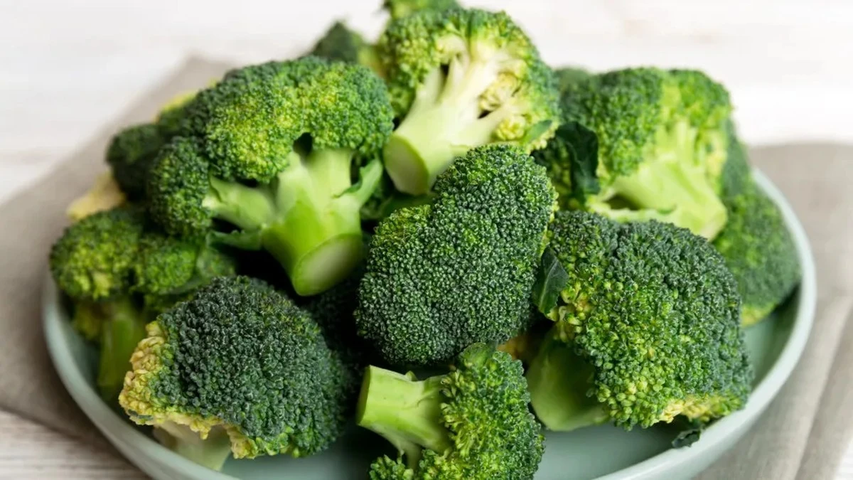 Gebruik dit gele sapje: zo blijven broccoli-roosjes felgroen