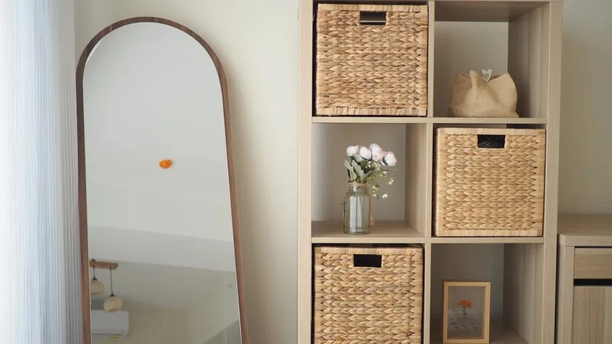 Waarom je de spiegel in de hal nooit direct tegenover de voordeur moet hangen