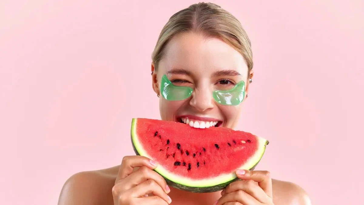 Waarom beauty-experts tegenwoordig een schijfje rauwe aardappel onder hun ogen leggen