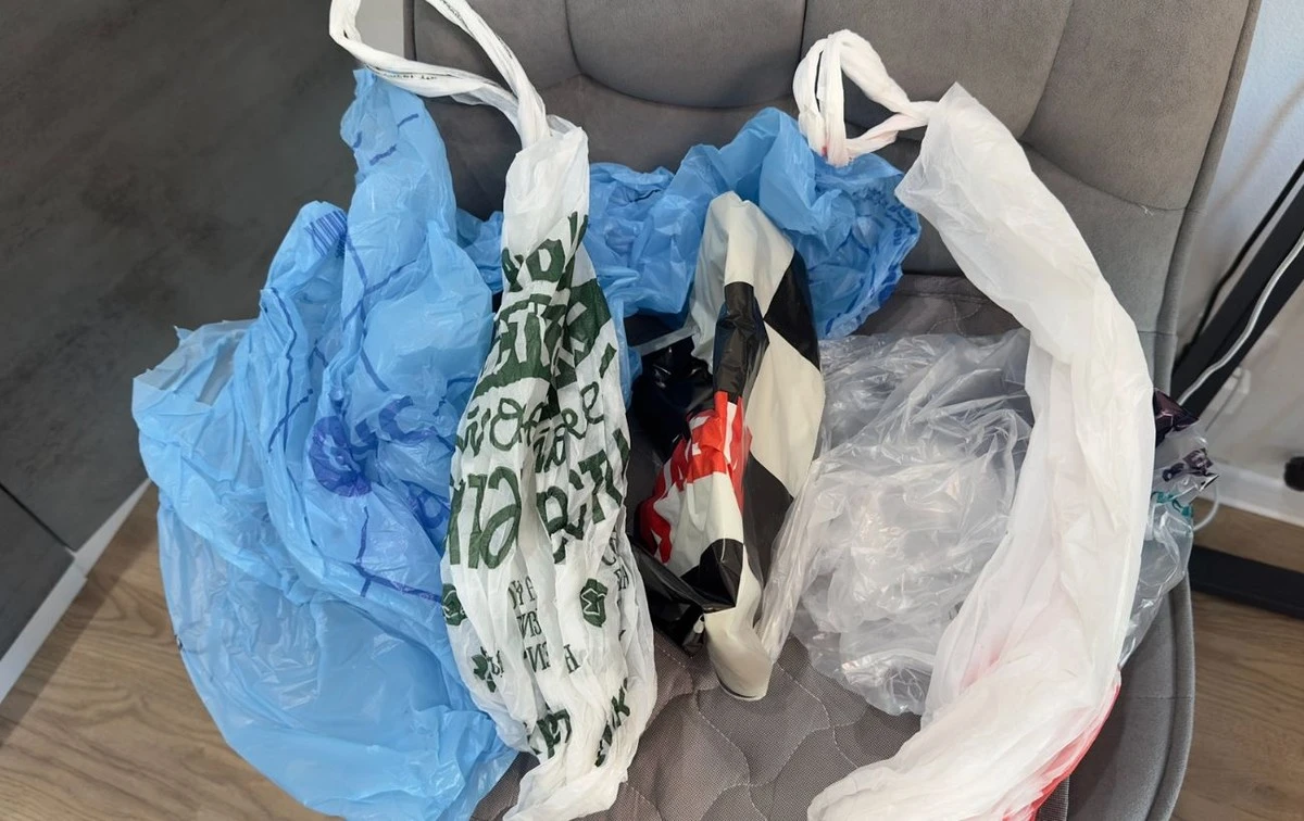 Waarom slimme huishoudens een plastic tas in de vriezer leggen