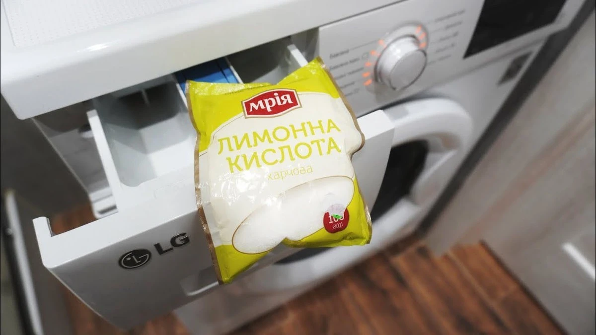 Waarom ervaringen schoonmakers altijd zes lepels zuiveringszout in de wasmachine leggen