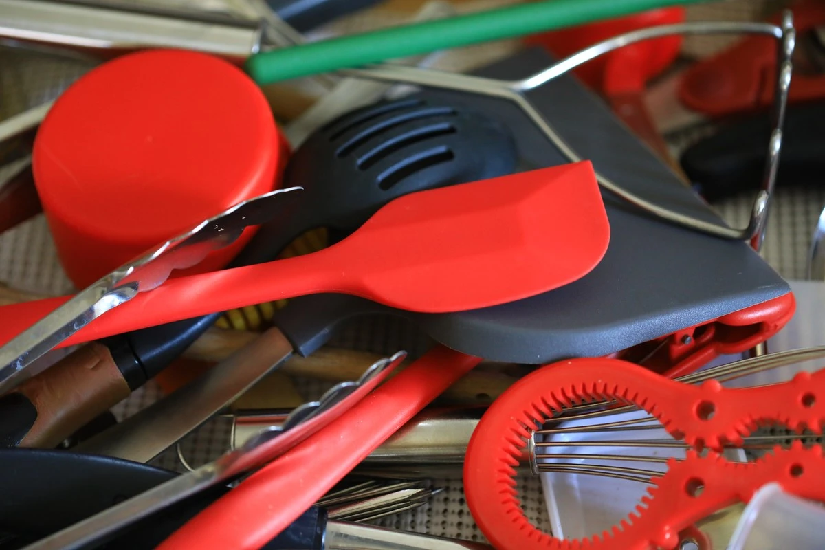 De rode knop in je keukenkast: 5 items die je nu moet lozen