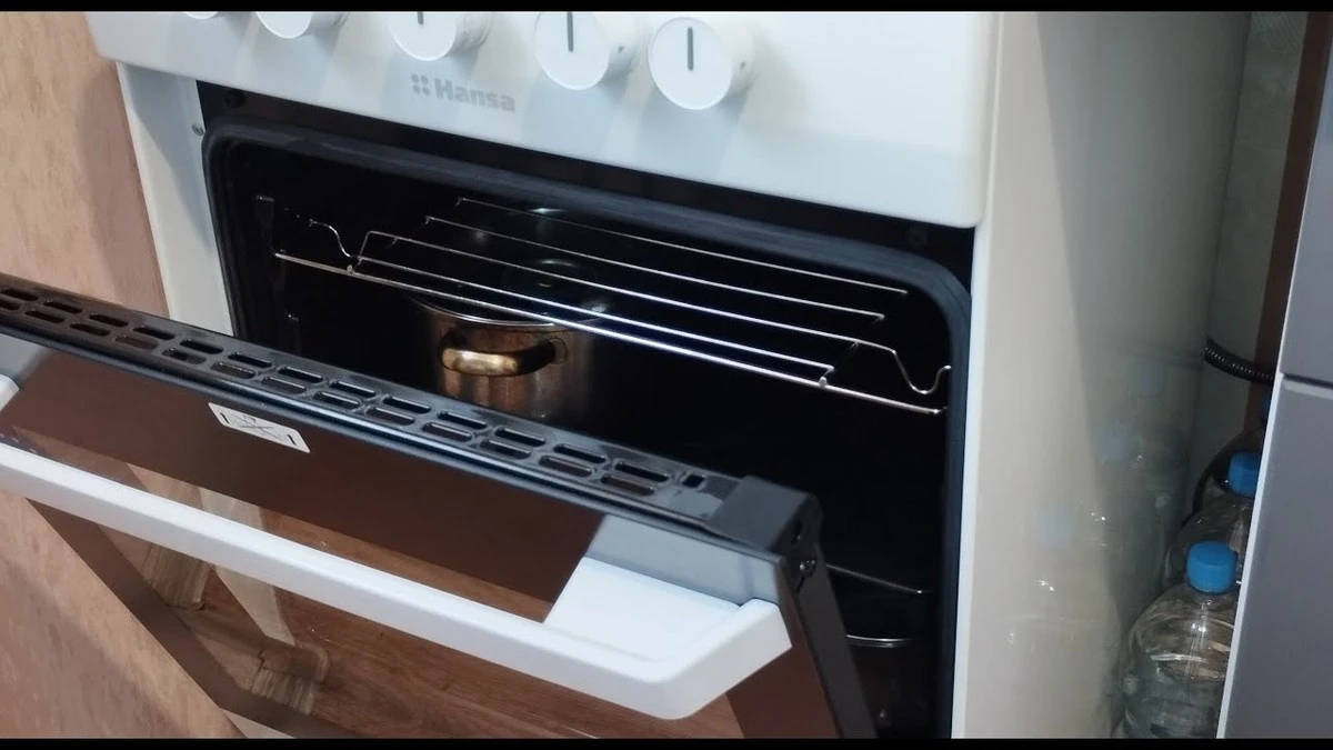 Waarom slimme huishoudens een lepel zuiveringszout in de oven smeren