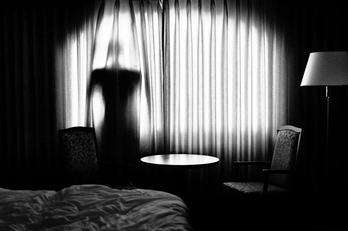 De verborgen rode knop in Vigil: Saunders’ schokkende onthulling —