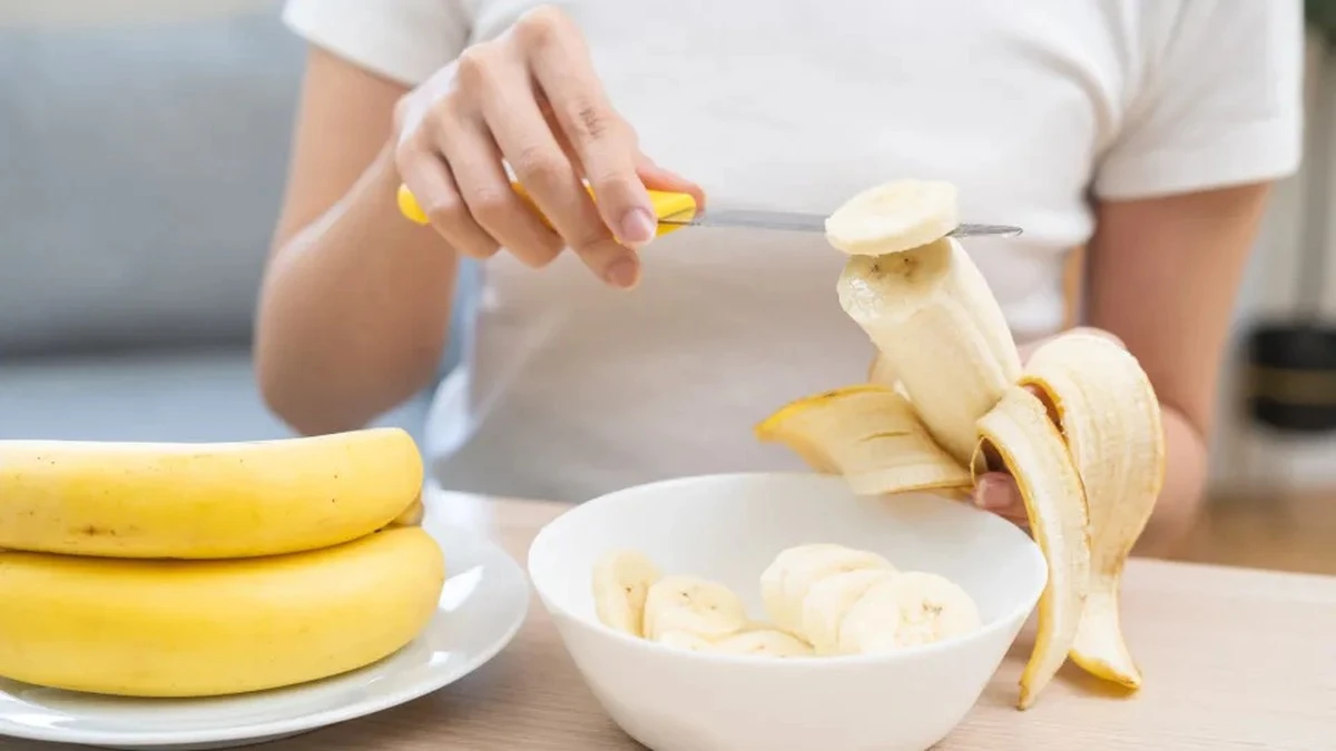 Waarom cardiologen adviseren om een banaan te eten na een zoute maaltijd