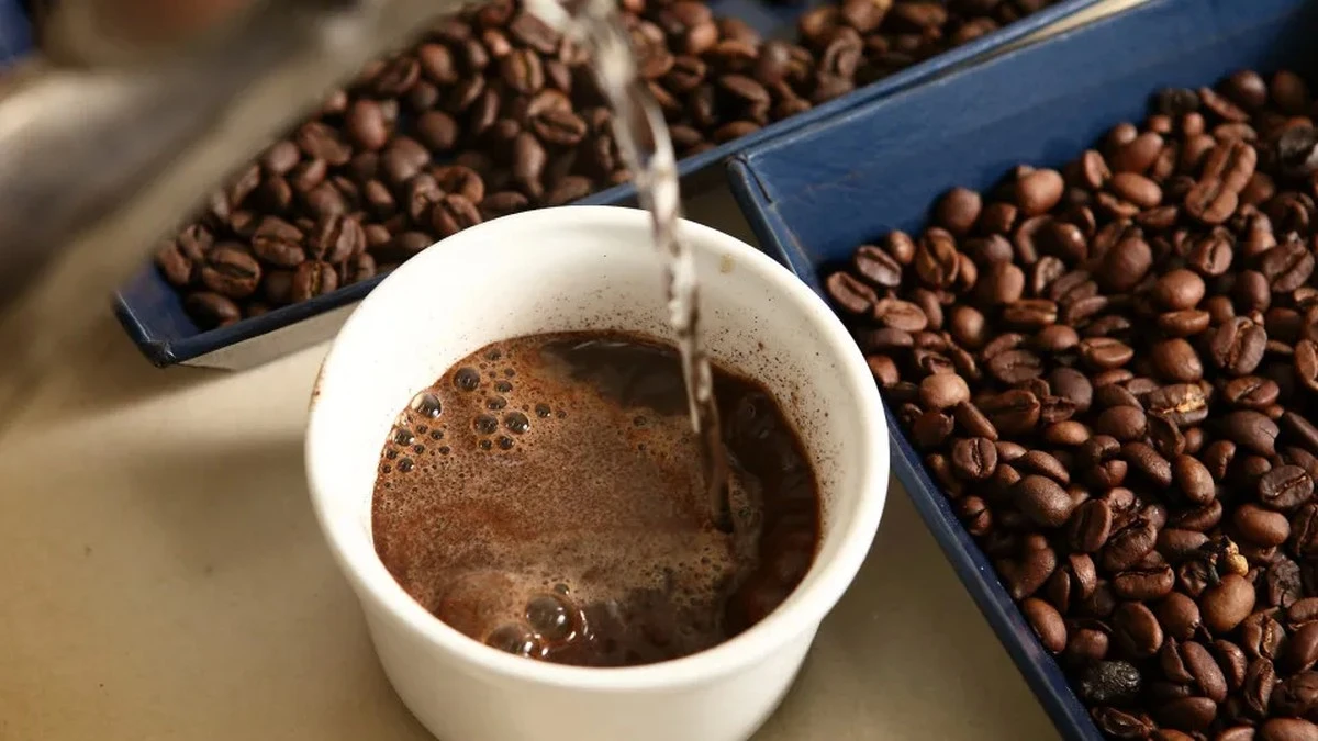 Waarom wetenschappers aanraden om koffiepulp in je yoghurt te roeren