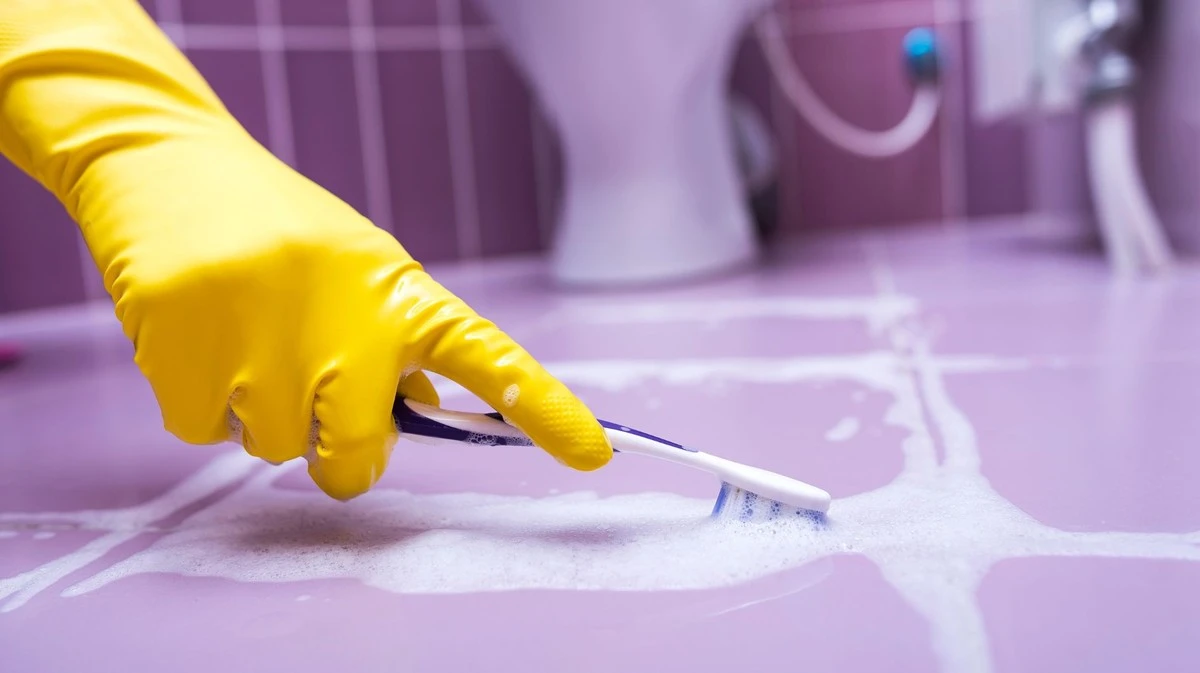 Waarom ervaren schoonmakers altijd een dopje vloeibaar wasmiddel in de badkamer gebruiken