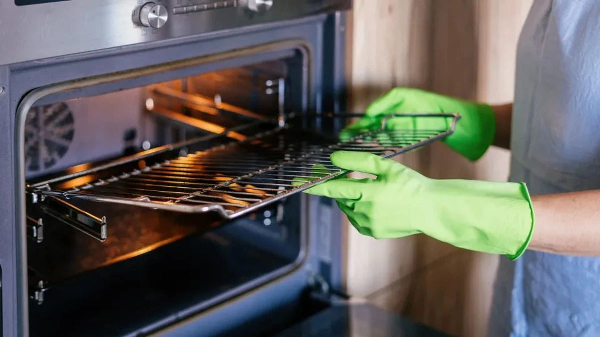 Waarom ervaren schoonmakers altijd een handdoek in de badkuip leggen