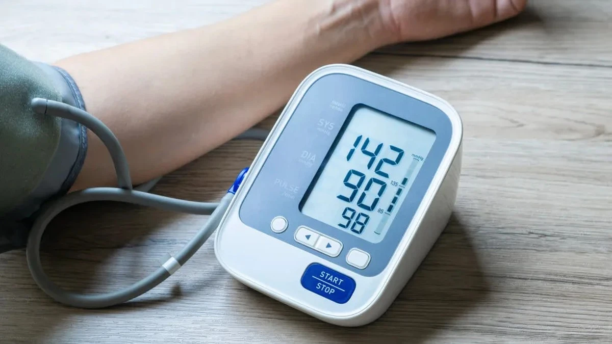 Waarom cardiologen afraden om direct uit bed te stappen bij het ontwaken