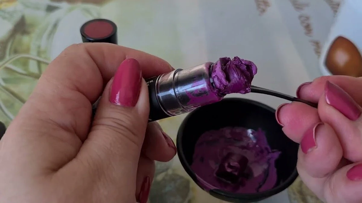 Waarom slimme thuiskoks een lege lippenstift in hun keukenlade bewaren